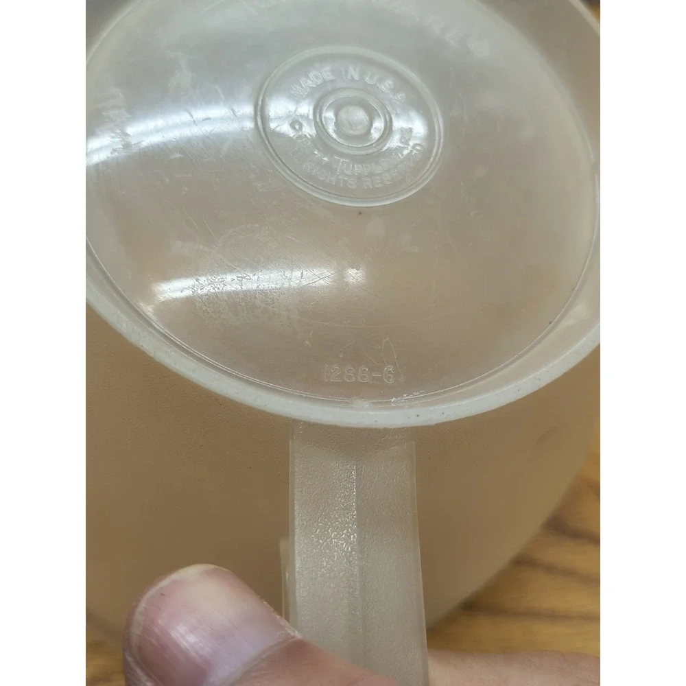 TUPPERWARE 4 Cup Mixing Measure Pitcher #1288-6‎